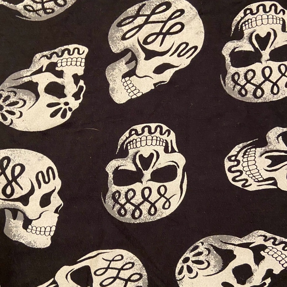 AY GUEY! Skull Shirt brand New Medium
